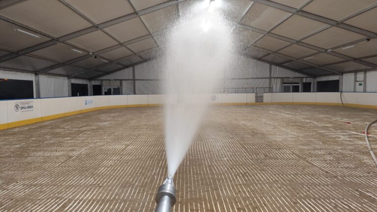 Za kilka dni pojeździmy na łyżwach. wylewana jest już woda