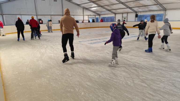 Lodowisko w Środzie oblegane