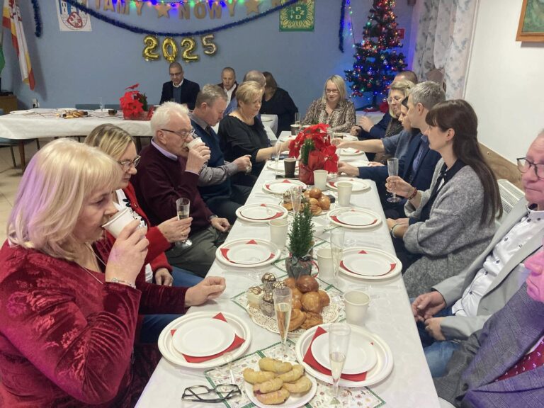 Działkowcy składali sobie życzenia i rozmawiali o tegorocznych inwestycjach