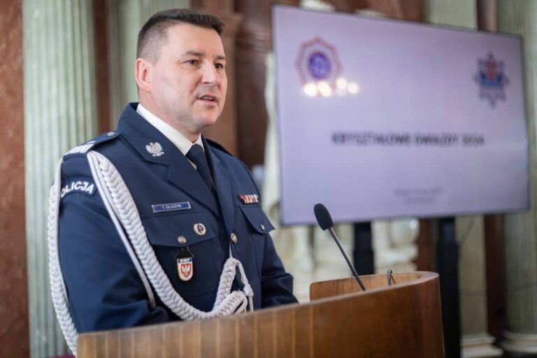 Średzki policjant sierż. Adam Filipiak otrzymał Kryształową Gwiazdę