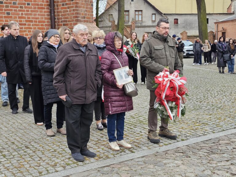 Średzianie pamiętali o oficerach zamordowanych w Katyniu