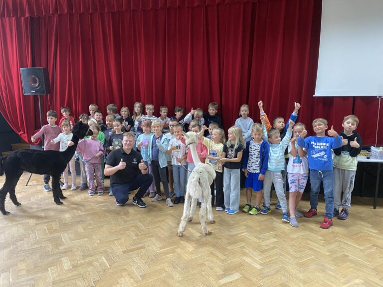 Dzieci z Zaniemyśla bawią się na półkoloniach