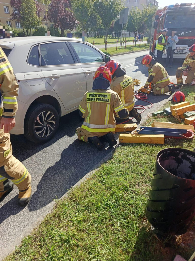 Potrącenie chłopców na hulajnodze