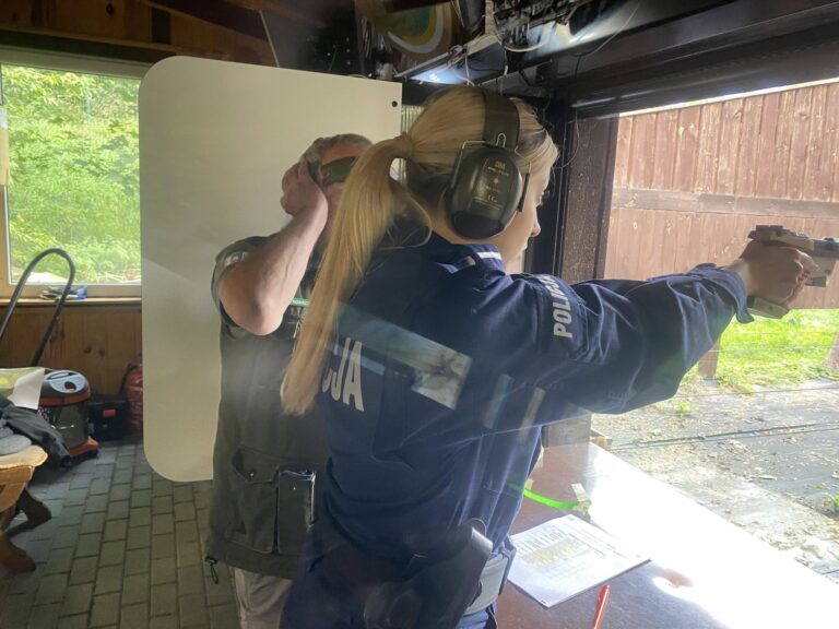 Policyjne zawody w strzelniu