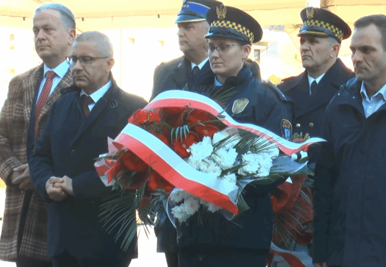 Uczcili zamordowanych Polaków na średzkim Rynku