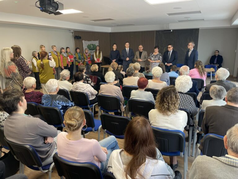 Fundacja Tzu Chi przywiozła kolejne pieniądze do Środy